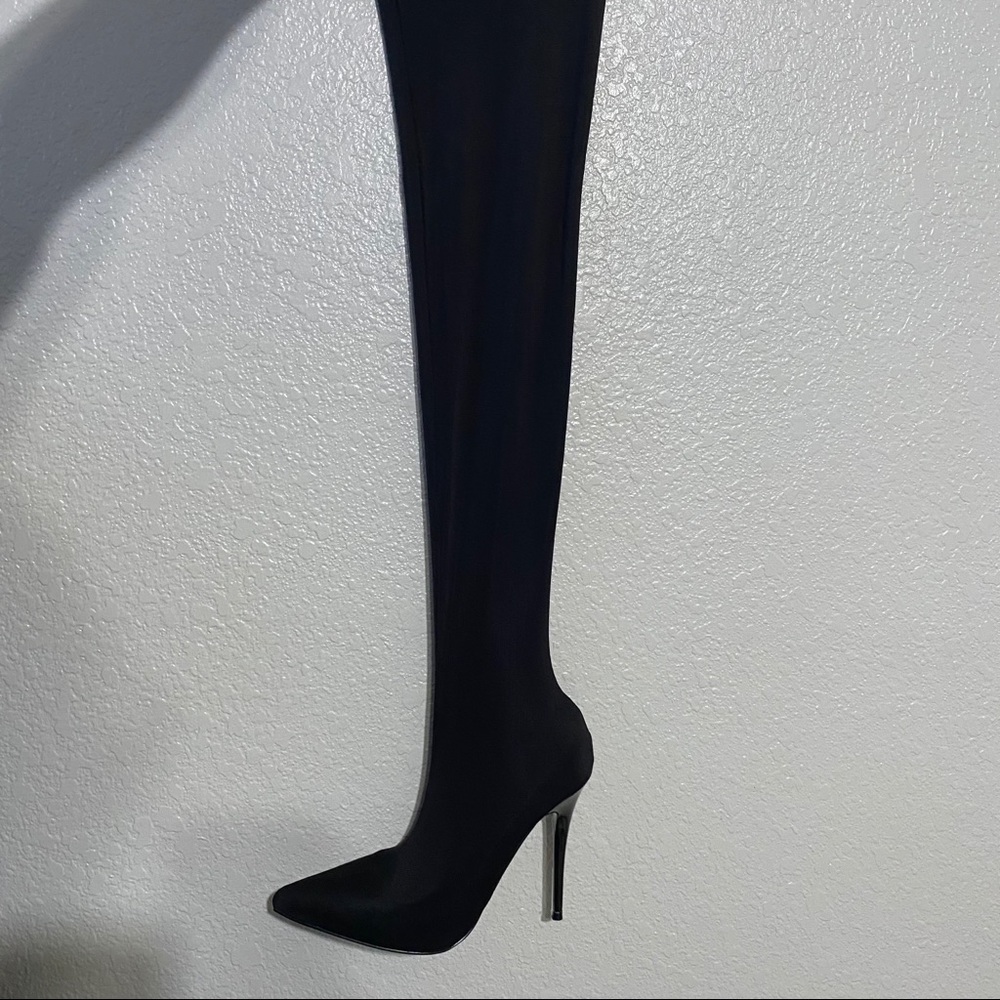 Miss Lola - Over the Knee Heels -size 6-black -